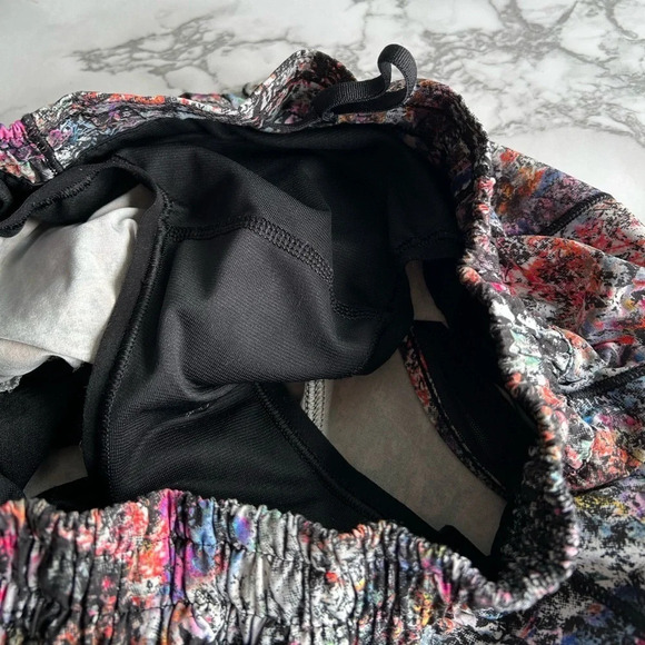 Lululemon Hotty Hot Short II Vitalize Multi / Black Size 6 Tall 4” Inseam Lined - Picture 7 of 9